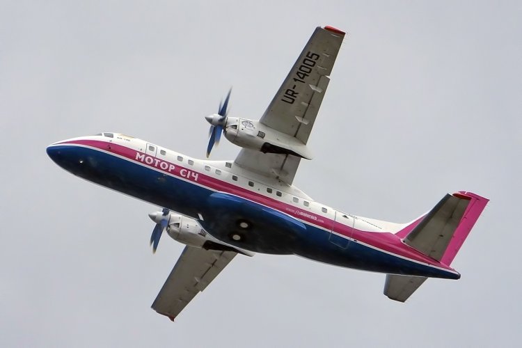 Самолет Ан-140