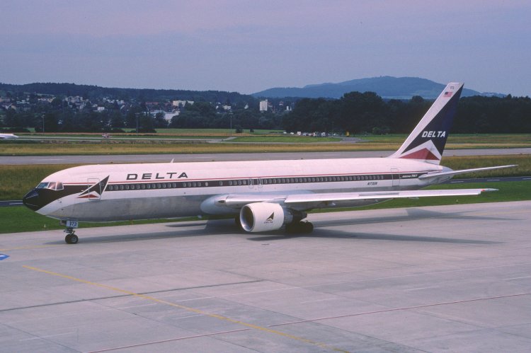 Самолет Boeing 767-300