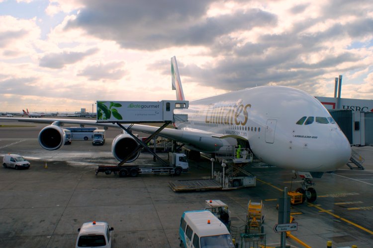 Самолет Airbus A380-800