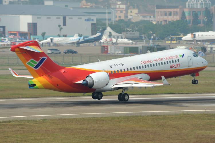 Самолет ARJ21-700 (Xiangfeng)