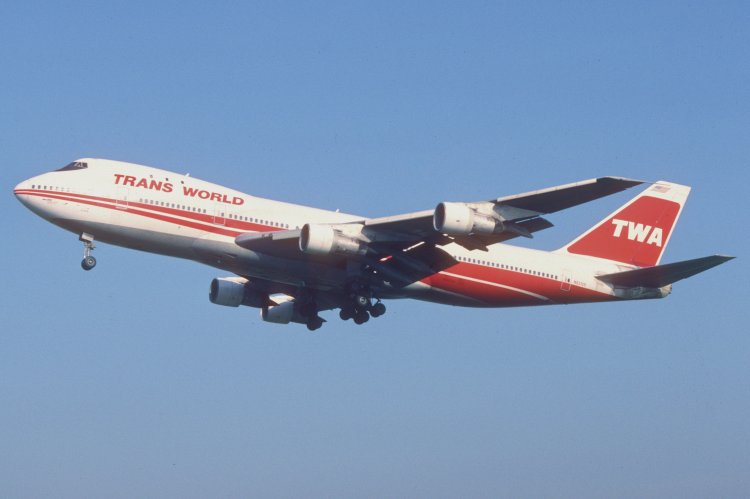 Самолет Boeing 747-100