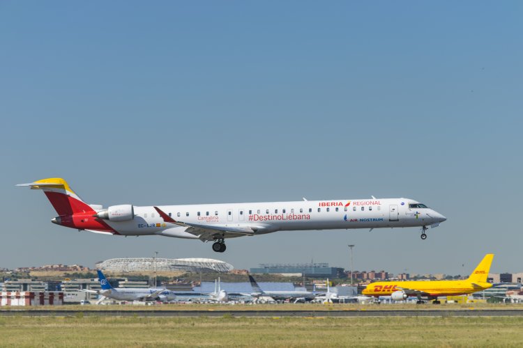 Самолет Bombardier CRJ1000 (CRJ900X)