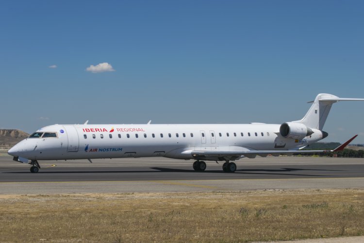 Самолет CRJ900
