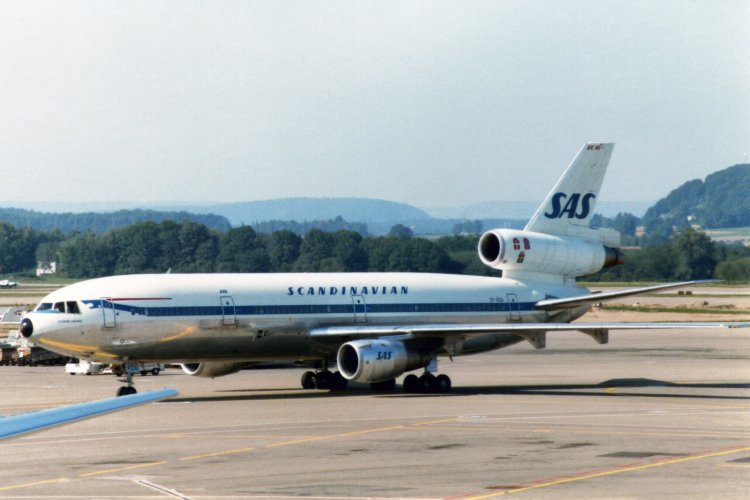 Самолет McDonnell Douglas DC-10-30