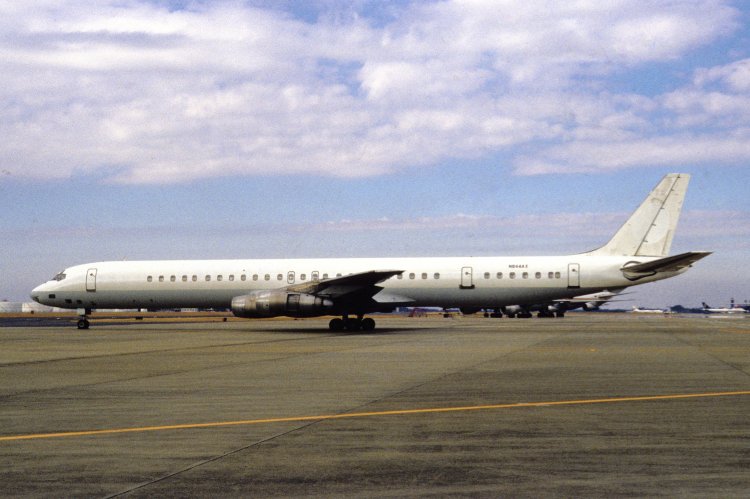 Самолет Douglas DC-8-61