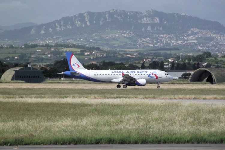 Самолет A320-200