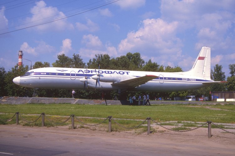 Самолет Ил-18В