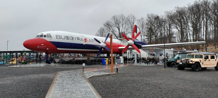 Самолет Ил-18Д