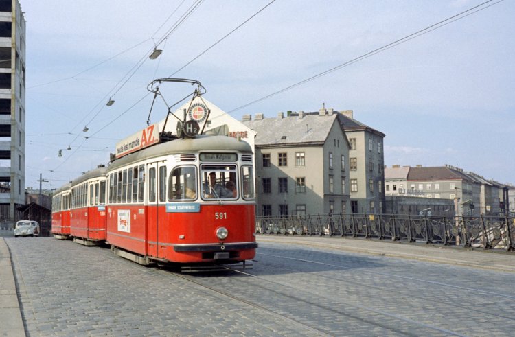 Трамвай L4