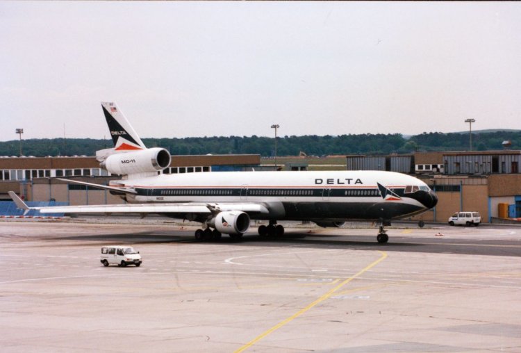 Самолет MD-11