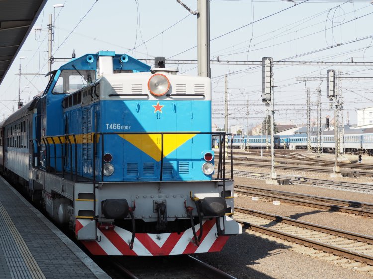 Тепловоз 735 (T 466.0)