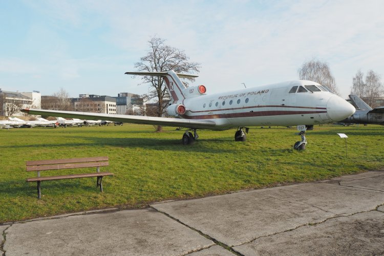 Самолет Як-40