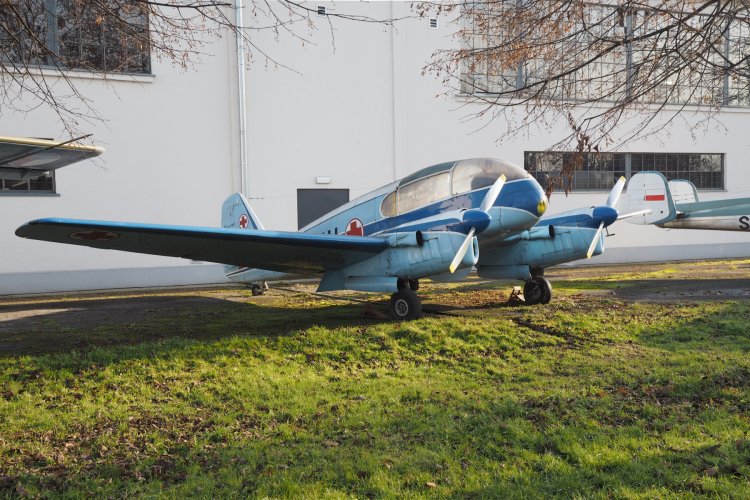 Самолет Ae-145 (Aero 145)
