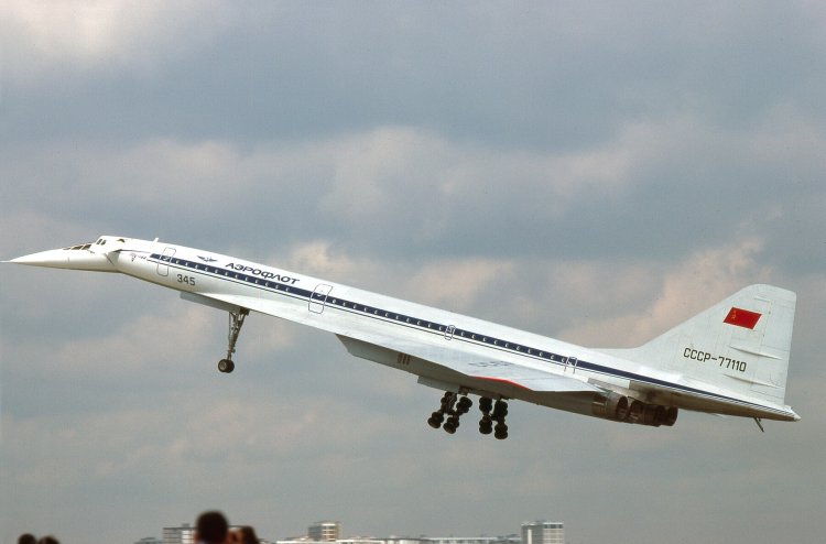 Самолет Ту-144
