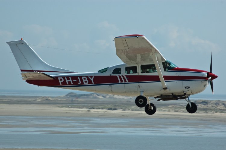 Самолет Cessna U206F (Stationair)