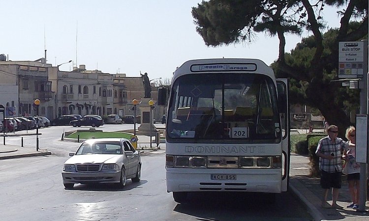 Автобус Bedford YMT Duple Dominant II