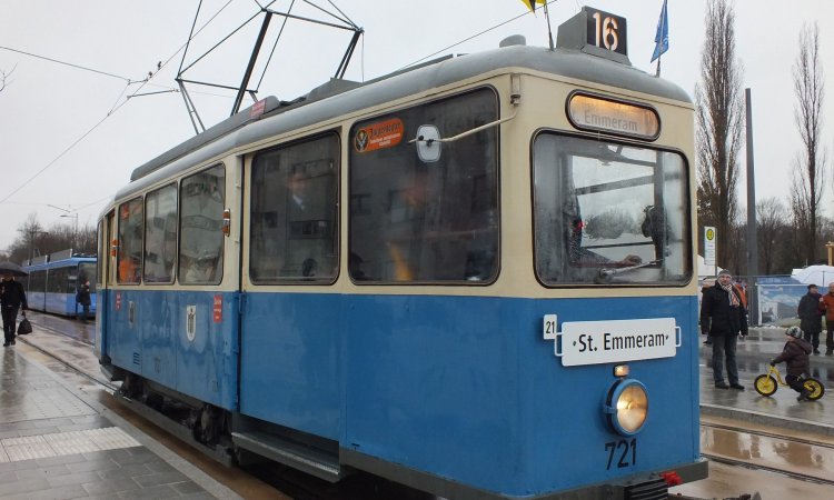 Трамвай KSW (Kriegsstraßenbahnwagen, A, J)