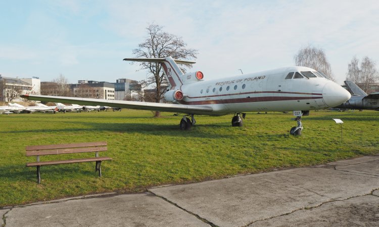 Самолет Як-40