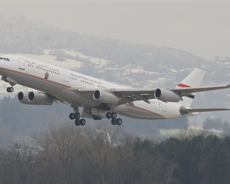 Самолет Airbus A340-200