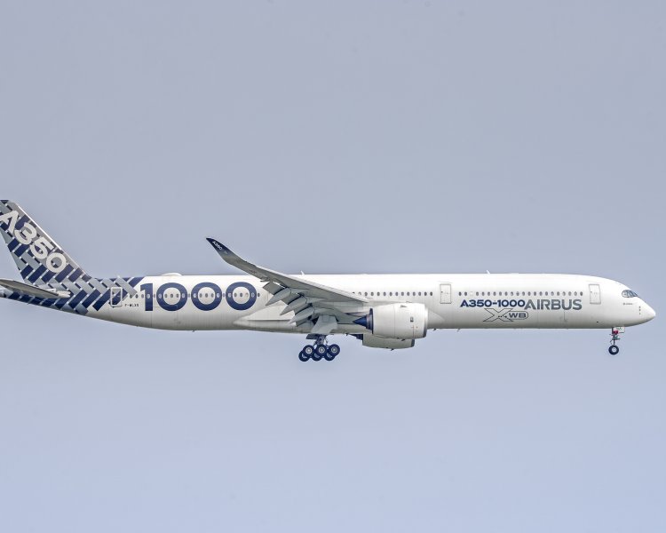 Самолет Airbus A350-1000 (XWB)