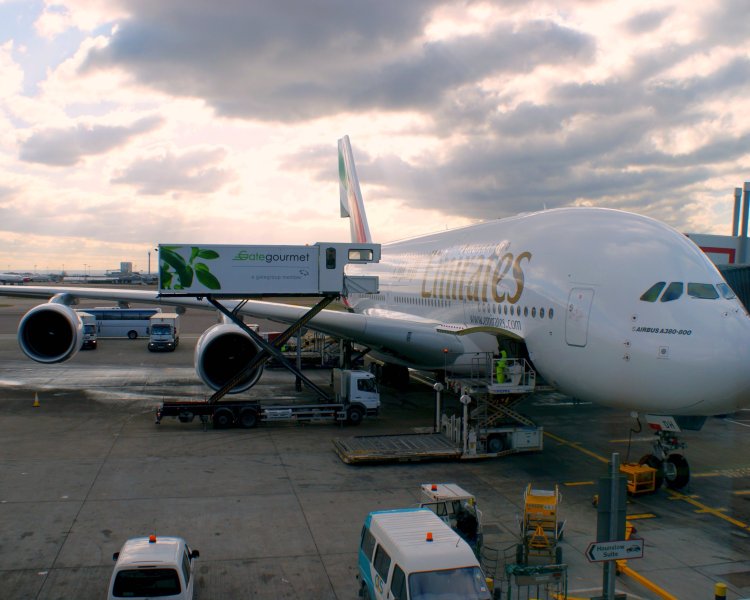 Самолет Airbus A380-800