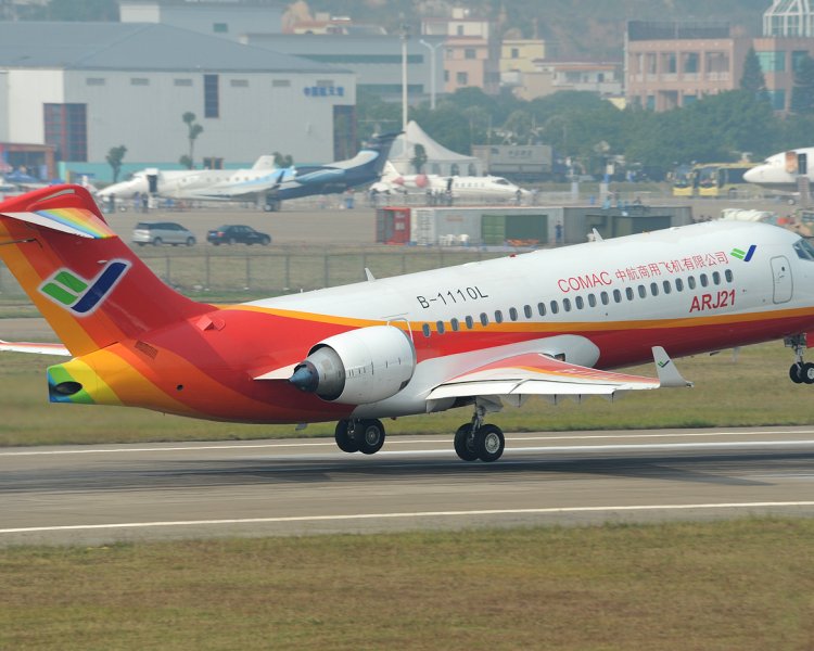 Самолет ARJ21-700 Xiangfeng