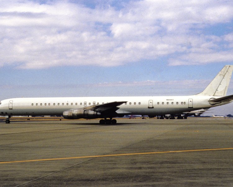 Самолет Douglas DC-8-61