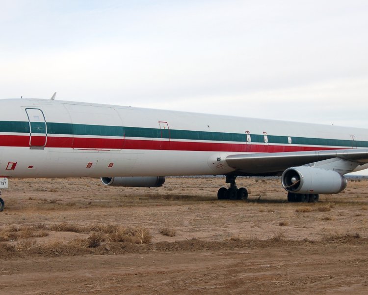 Самолет DC-8-63