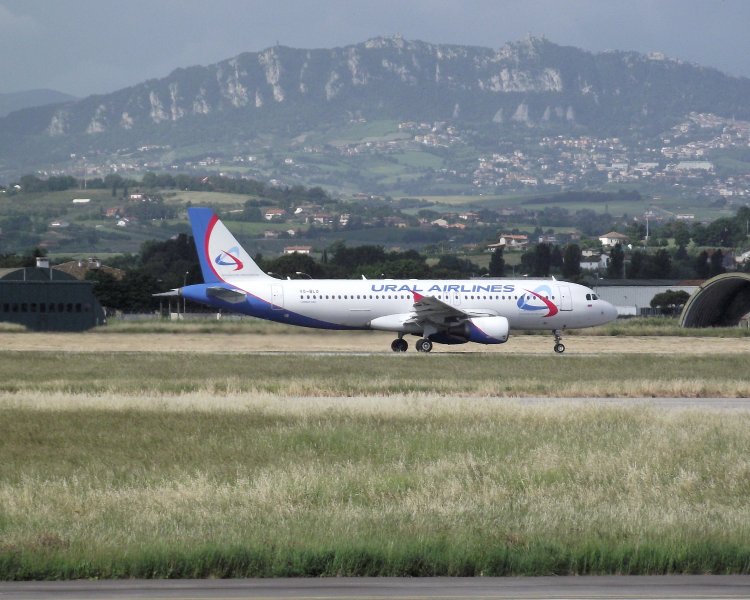 Самолет A320-200