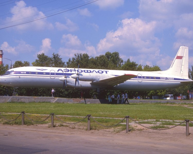 Самолет Ил-18В
