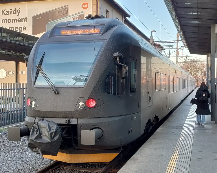 Электропоезд FLIRT (RABe 521-524, SNTF 541, DB 429.0, Abellio 426.1, Abellio BR 427.1, MÁV 415, RABe 526.0, ER75, EN75, Sm5, ЭПг, ЭПр, LE 480, ETR 150, ETR 155, ETR 170, ETR 330-350)