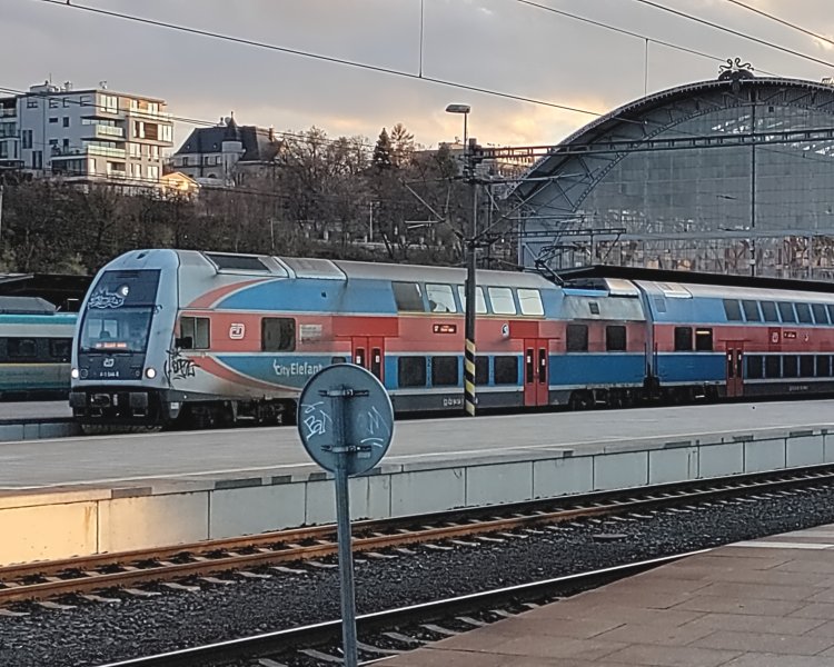 Электропоезд Škoda 1Ev (ČD 471, CityElefant)