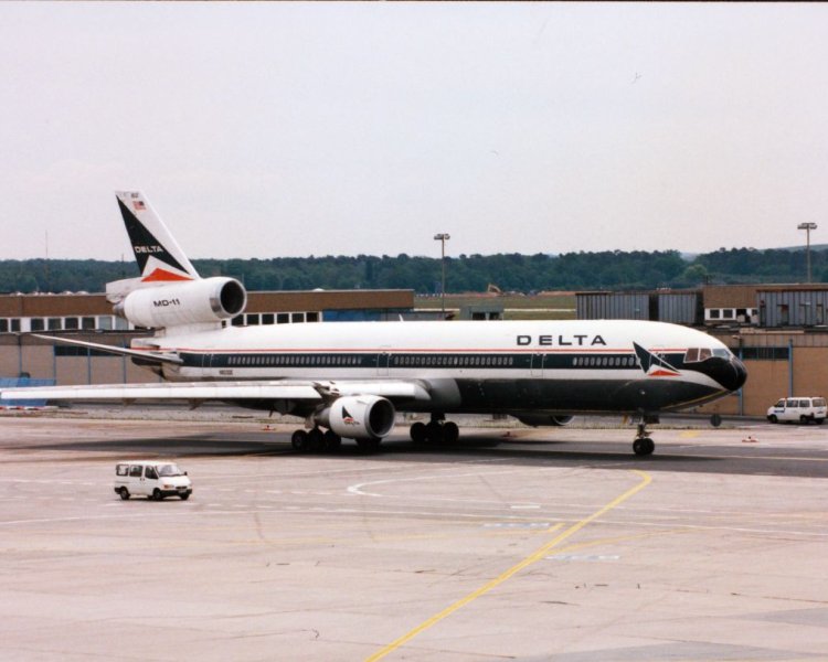 Самолет McDonnell Douglas MD-11