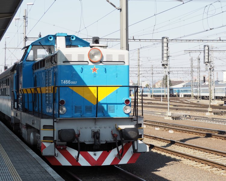 Тепловоз 735 (T 466.0)