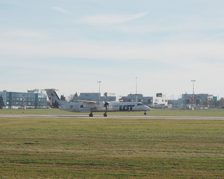 Самолет Bombardier DHC-8-400