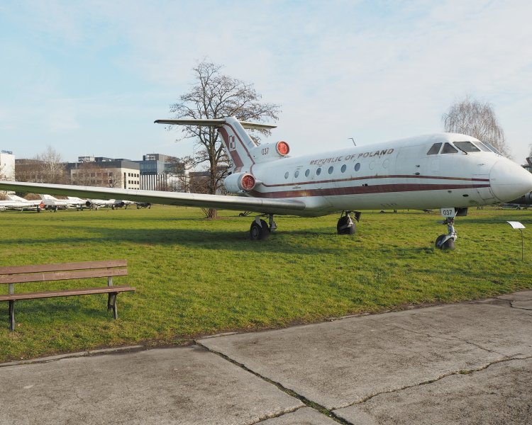 Самолет Як-40