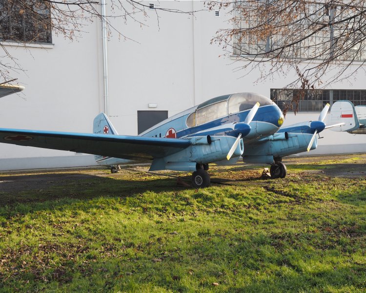 Самолет Ae-145 (Aero 145)