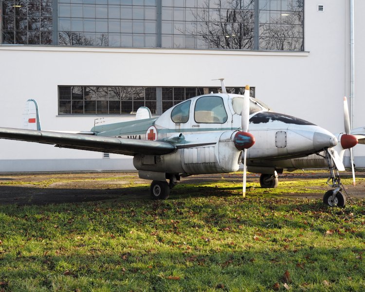 Самолет L-200A (Morava)