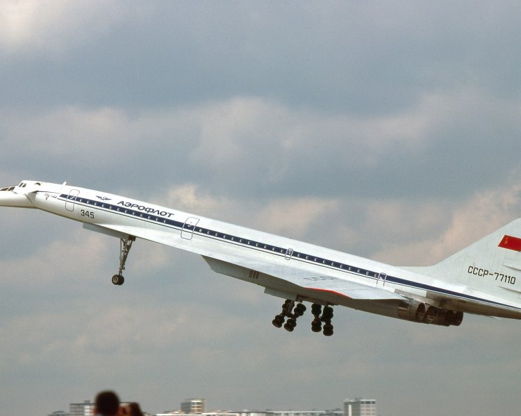 Самолет Ту-144